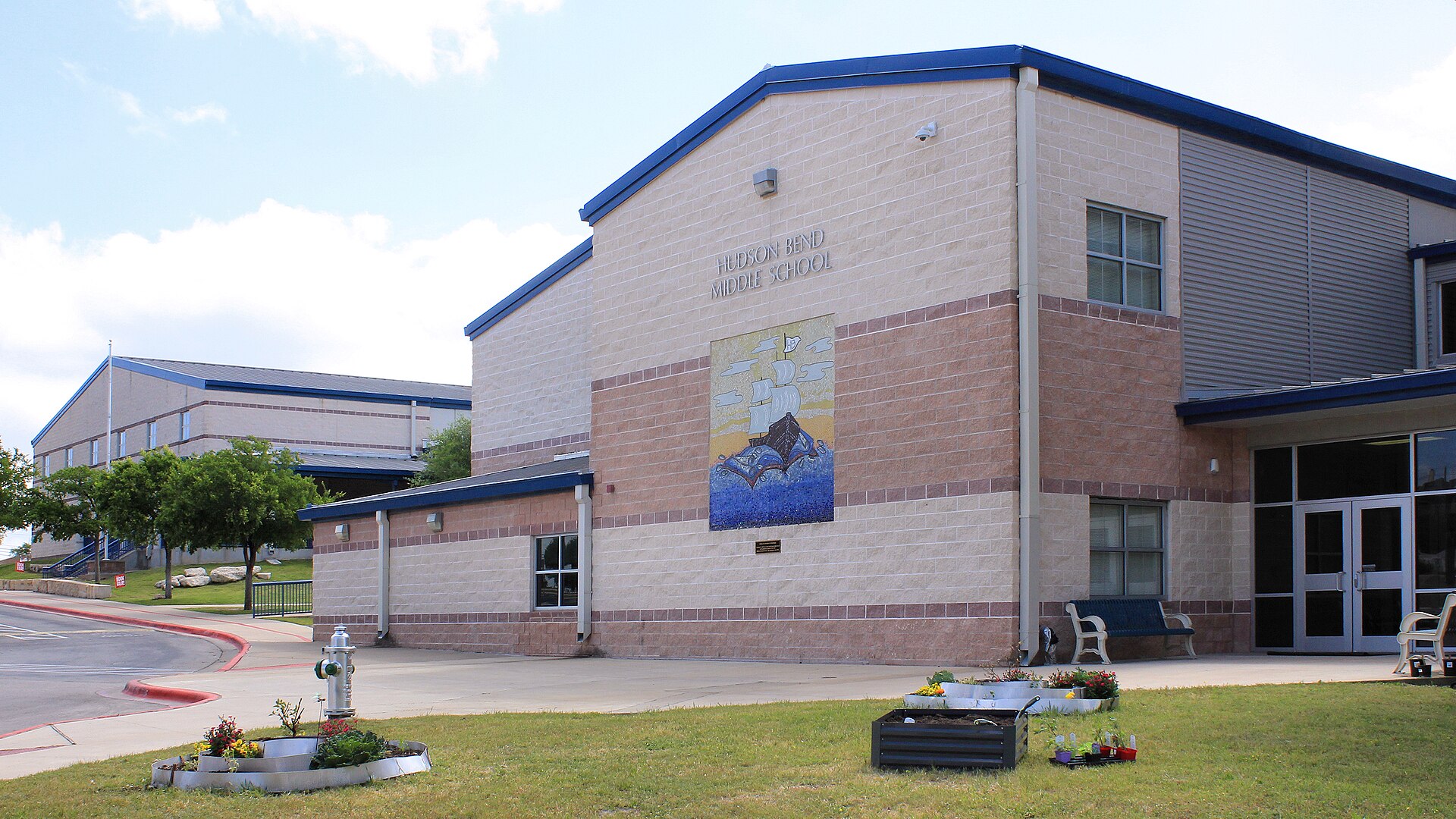 Hudson Bend Middle School building in Texas