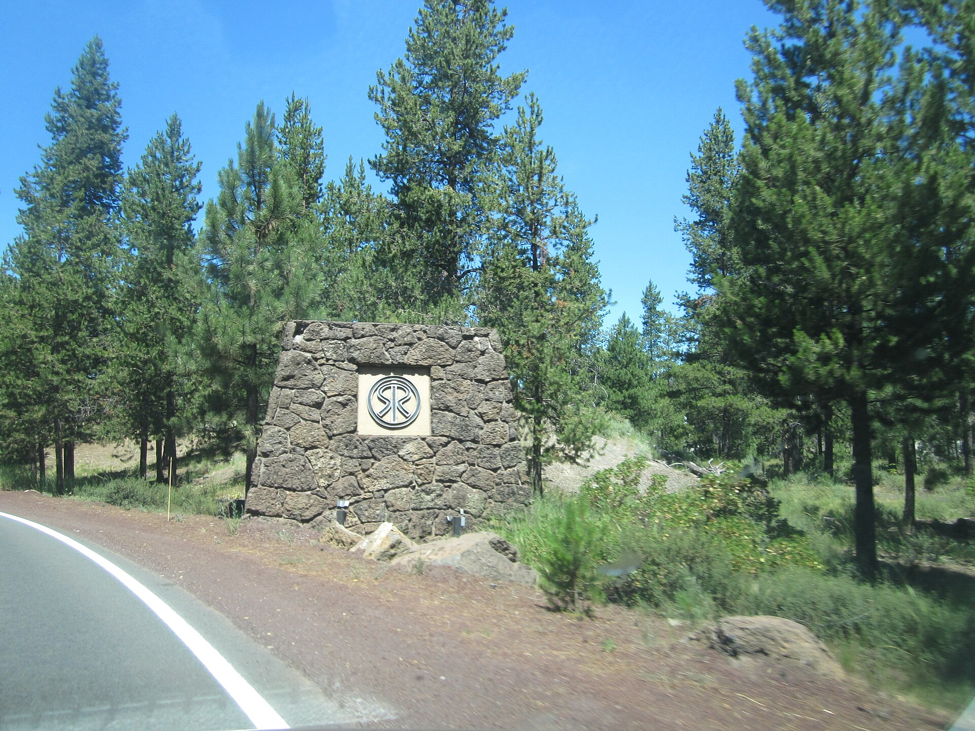 The stone entrance sign for Sunriver resort.