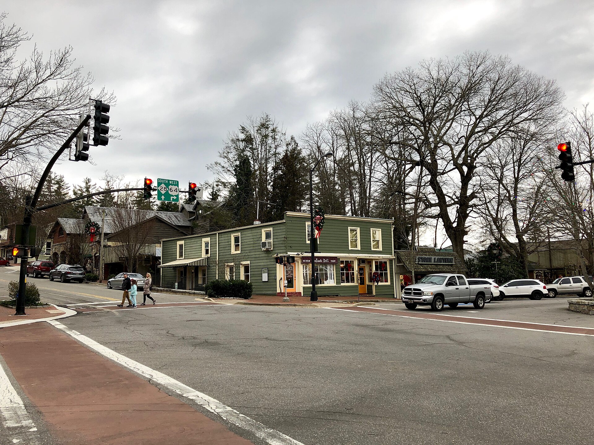 Shops and storefronts along Main Street in Highlands at the NC 28/64 intersection.