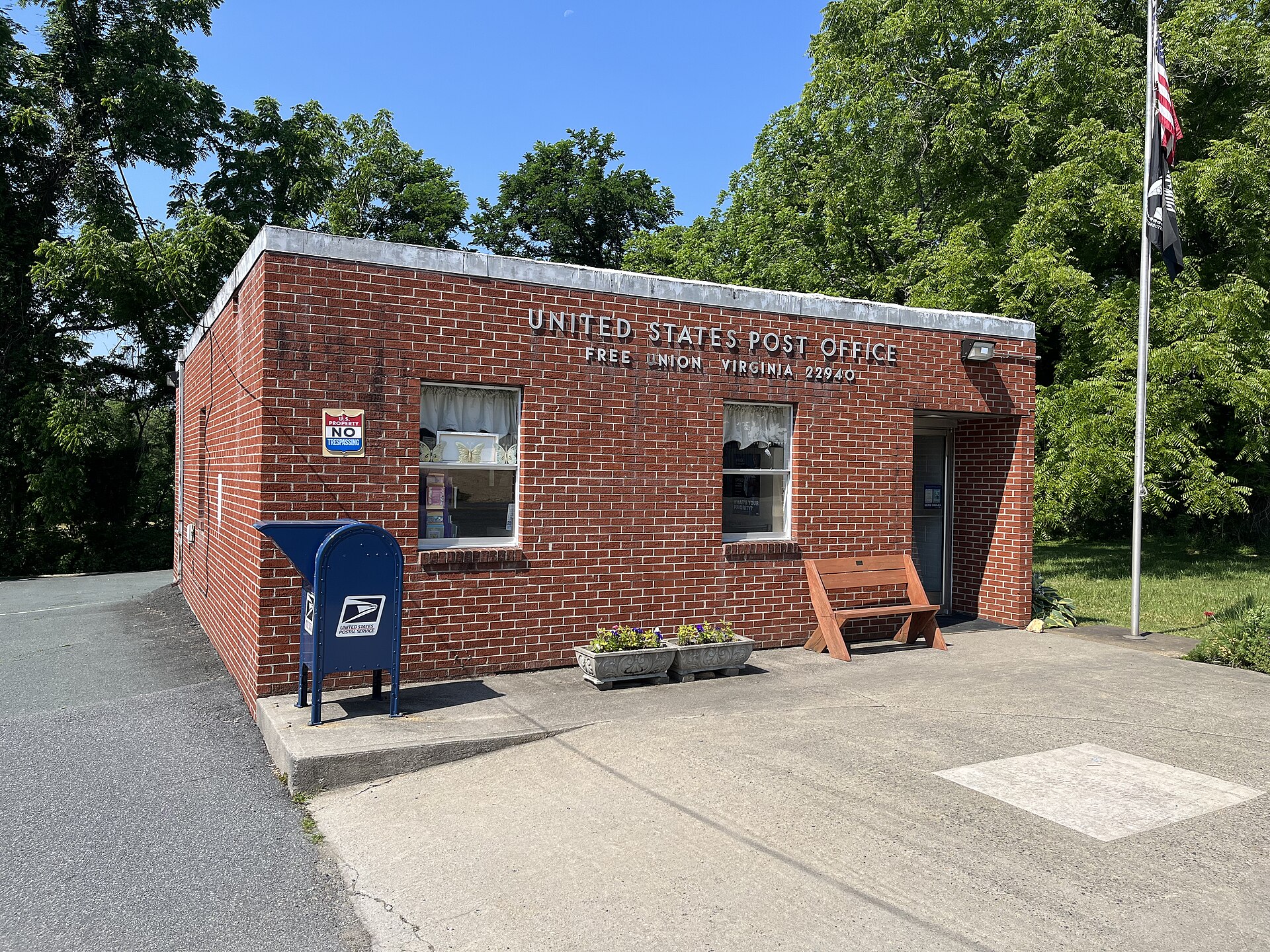 Single story U.S. Post Office located in Free Union, Virginia, USA