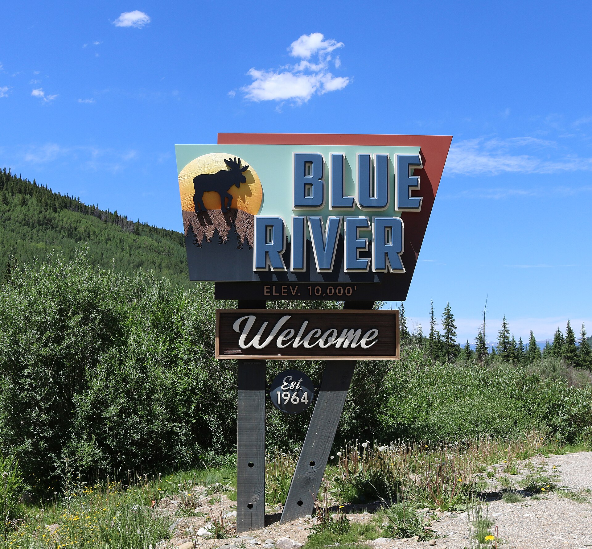 A welcome sign for the town of Blue River, Colorado . The sign is located along Colorado State Highway 9 at the southern entrance to the town.
