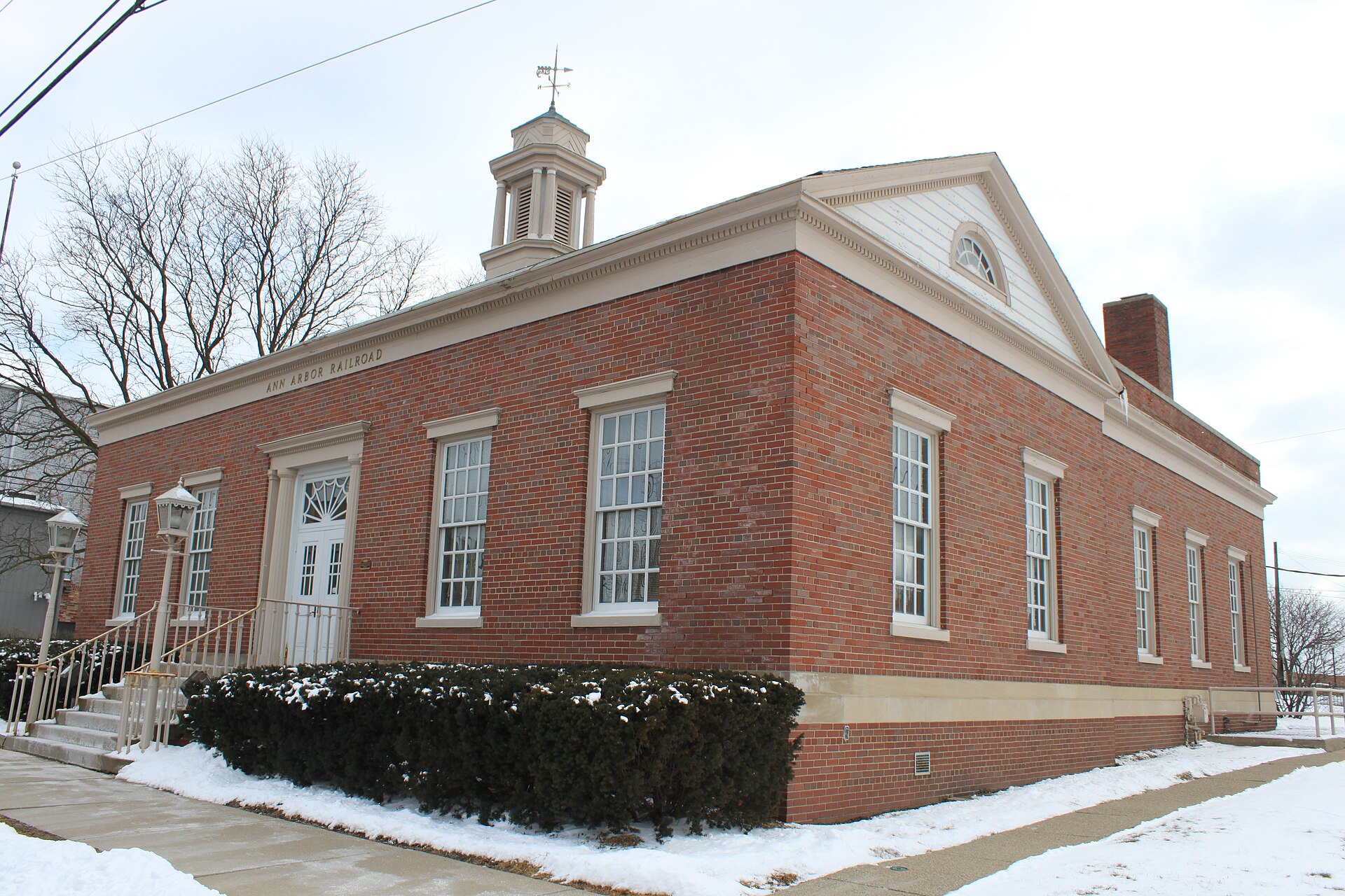 Ann Arbor Railroad Building, (1936), 212 South Walnut Street, Howell Michigan - panoramio
