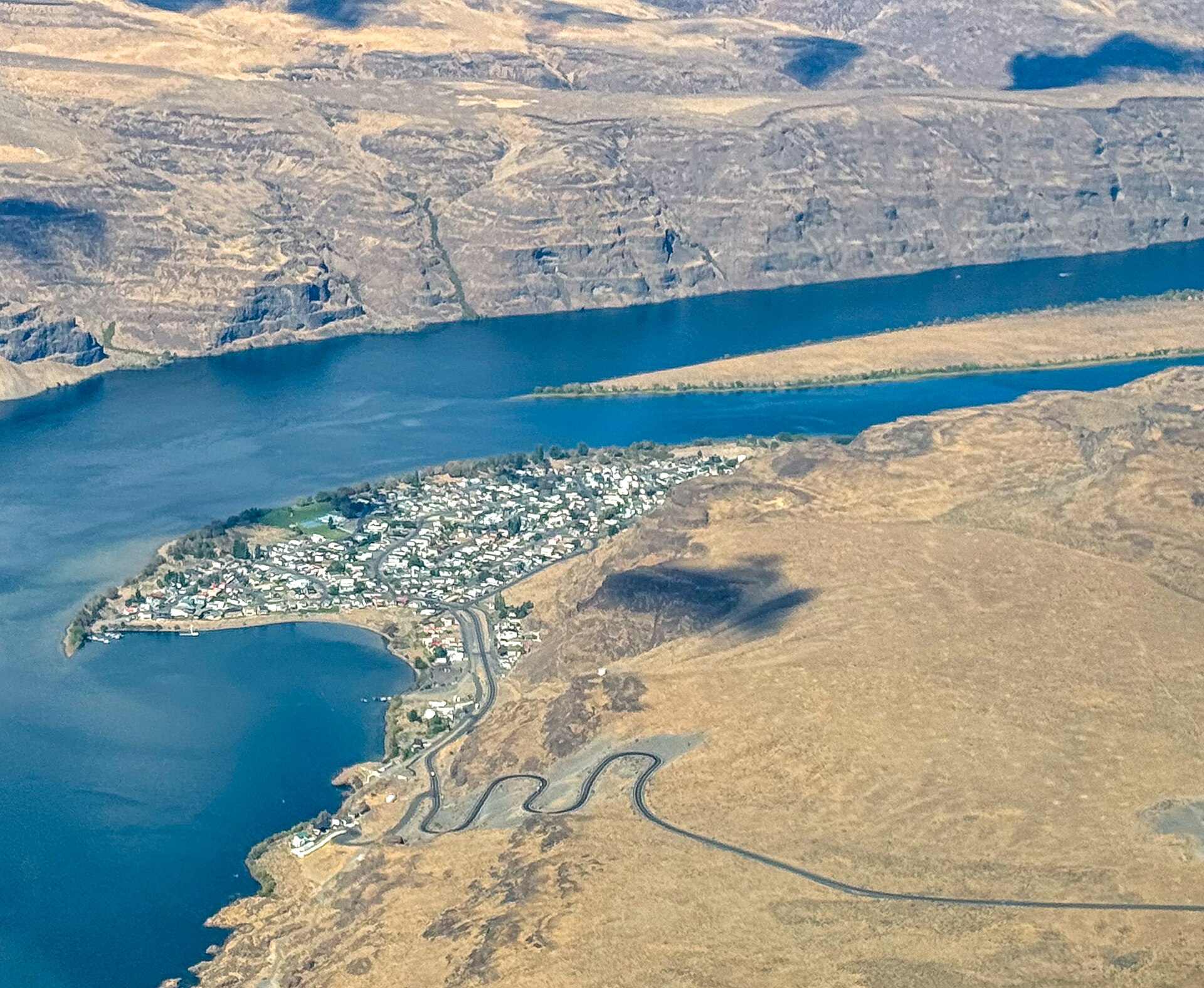 An aerial view of the Sunland Estates community along the Columbia River in Grant County, Washington.