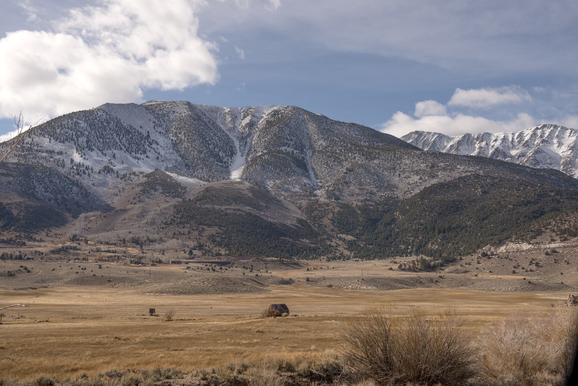 Snow-dusted mountains over a high-desert valley near Mammoth Lakes