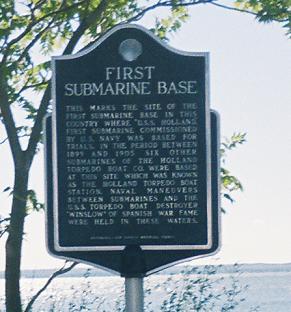 A navy-blue historic marker commemorating the first U.S. submarine base.