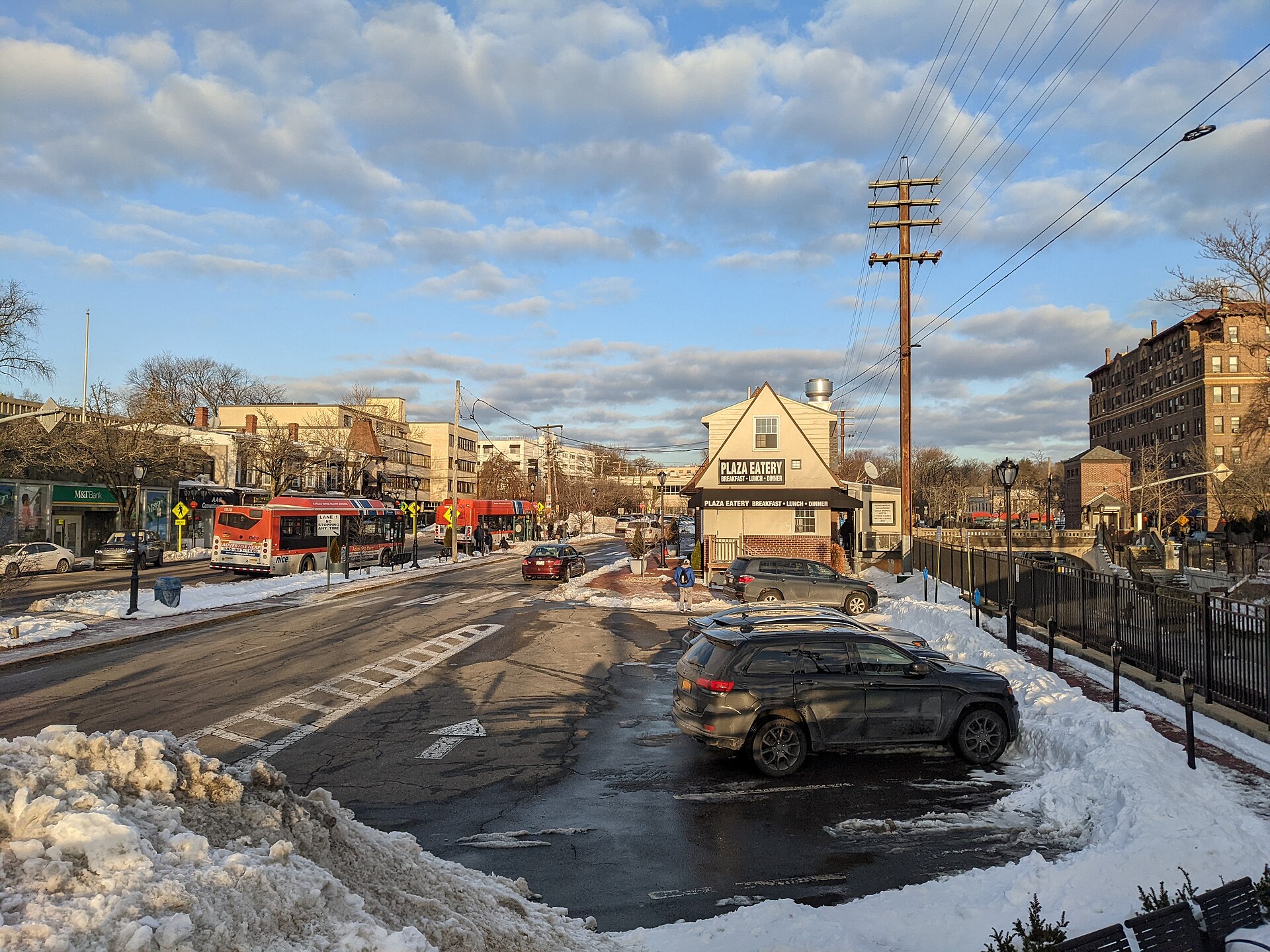 North station plaza at the Great Neck LIRR station