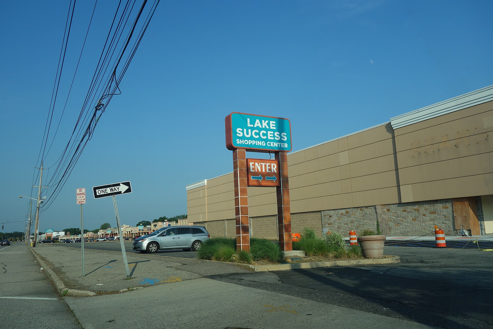 Lake Success Shopping Center near Manhasset Hills