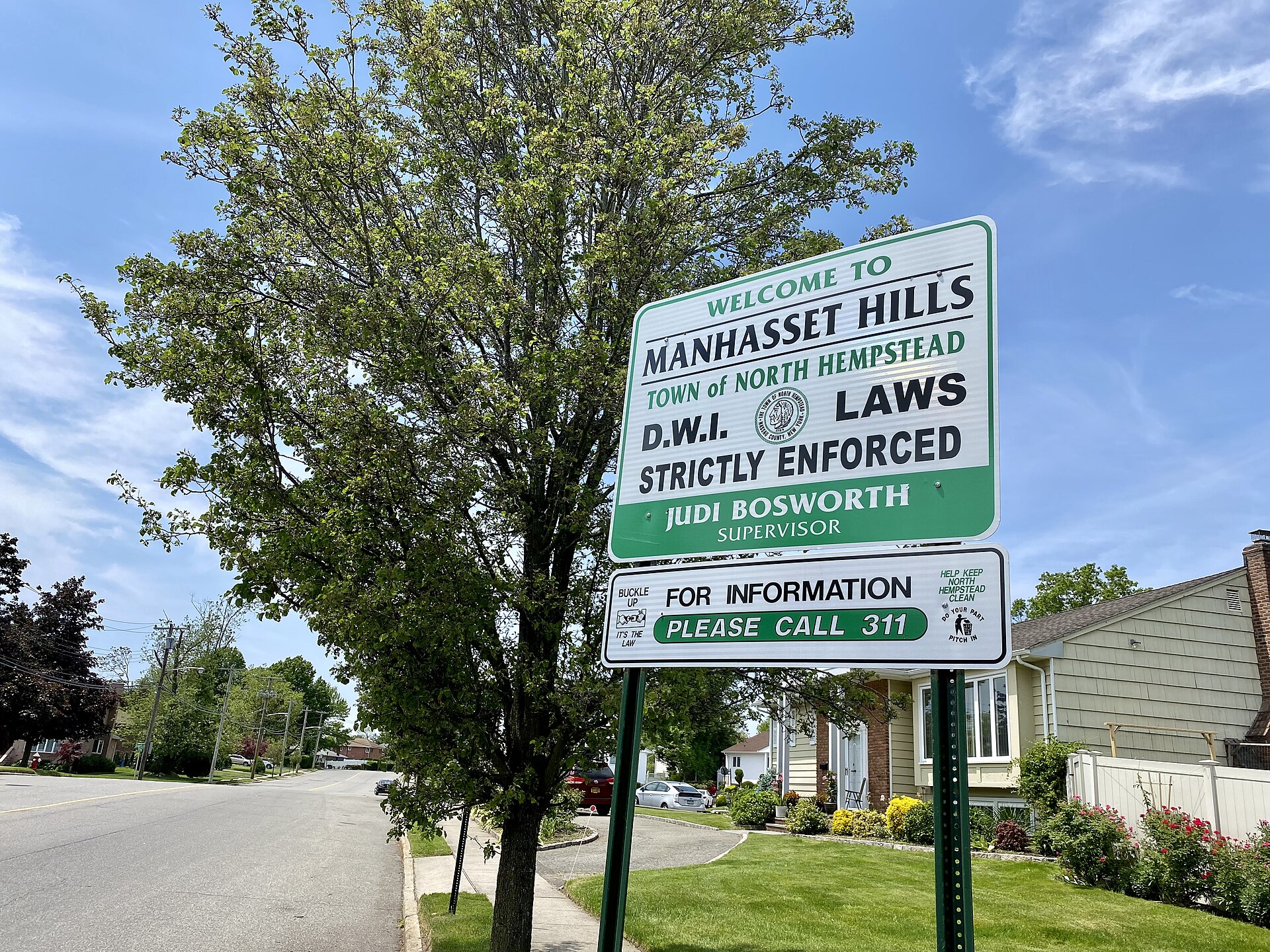 Welcome sign for Manhasset Hills in the Town of North Hempstead