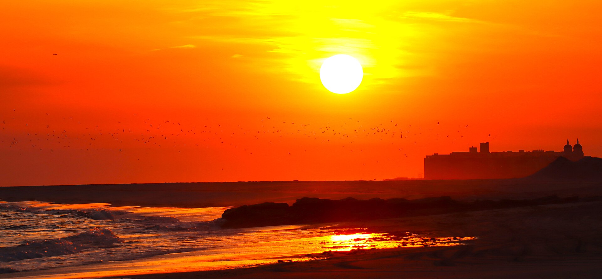 Sun setting over the ocean at Point Lookout Beach