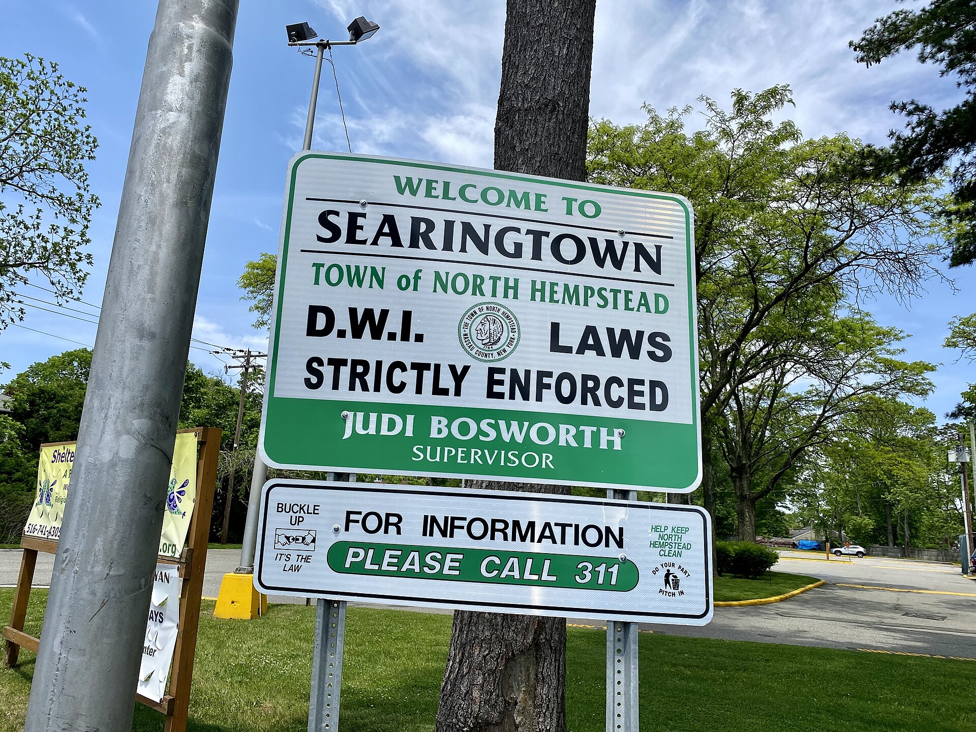Welcome sign for Searingtown in the Town of North Hempstead