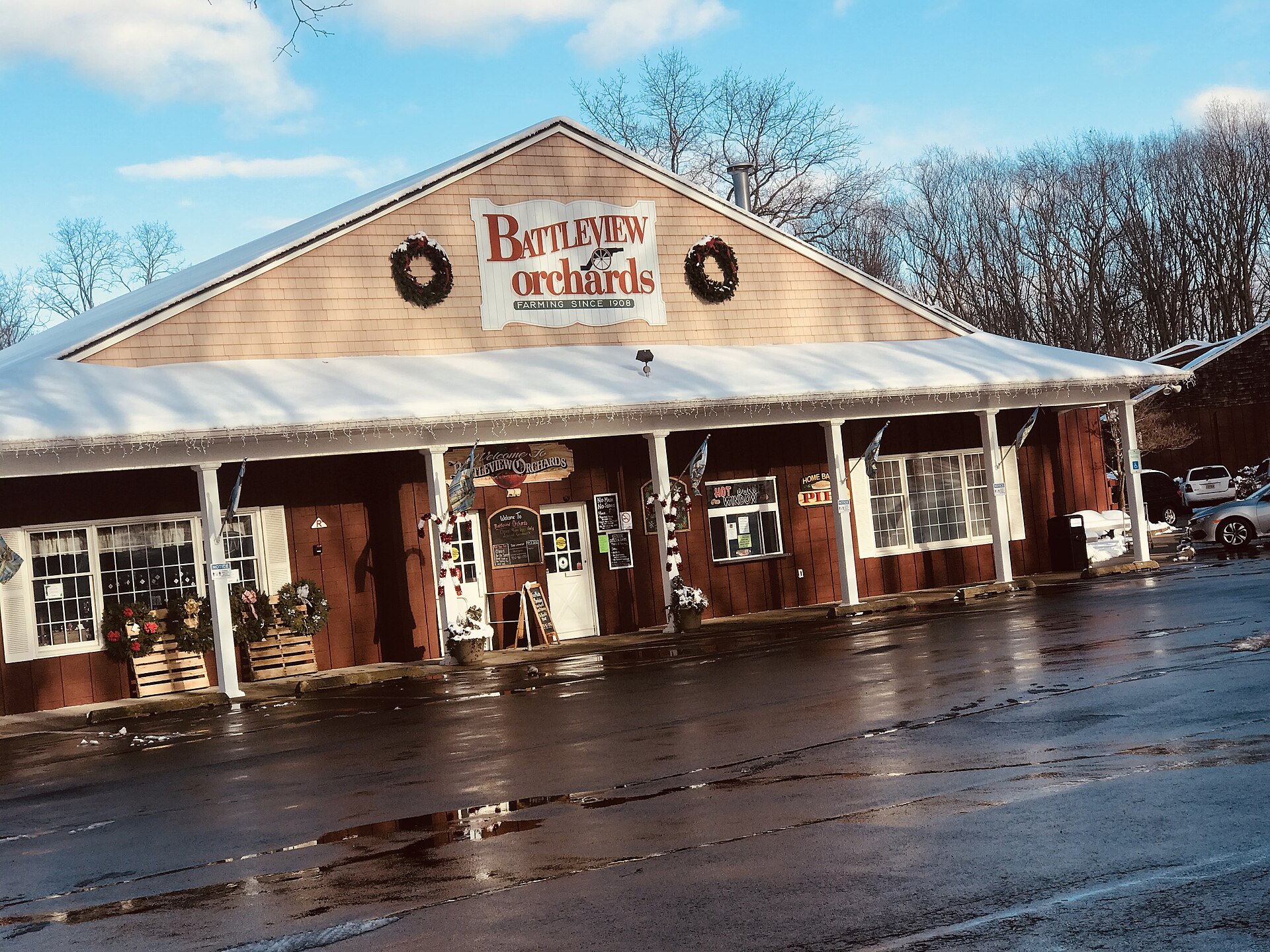 The Battleview Orchards farm store, decorated for winter, in East Freehold, New Jersey