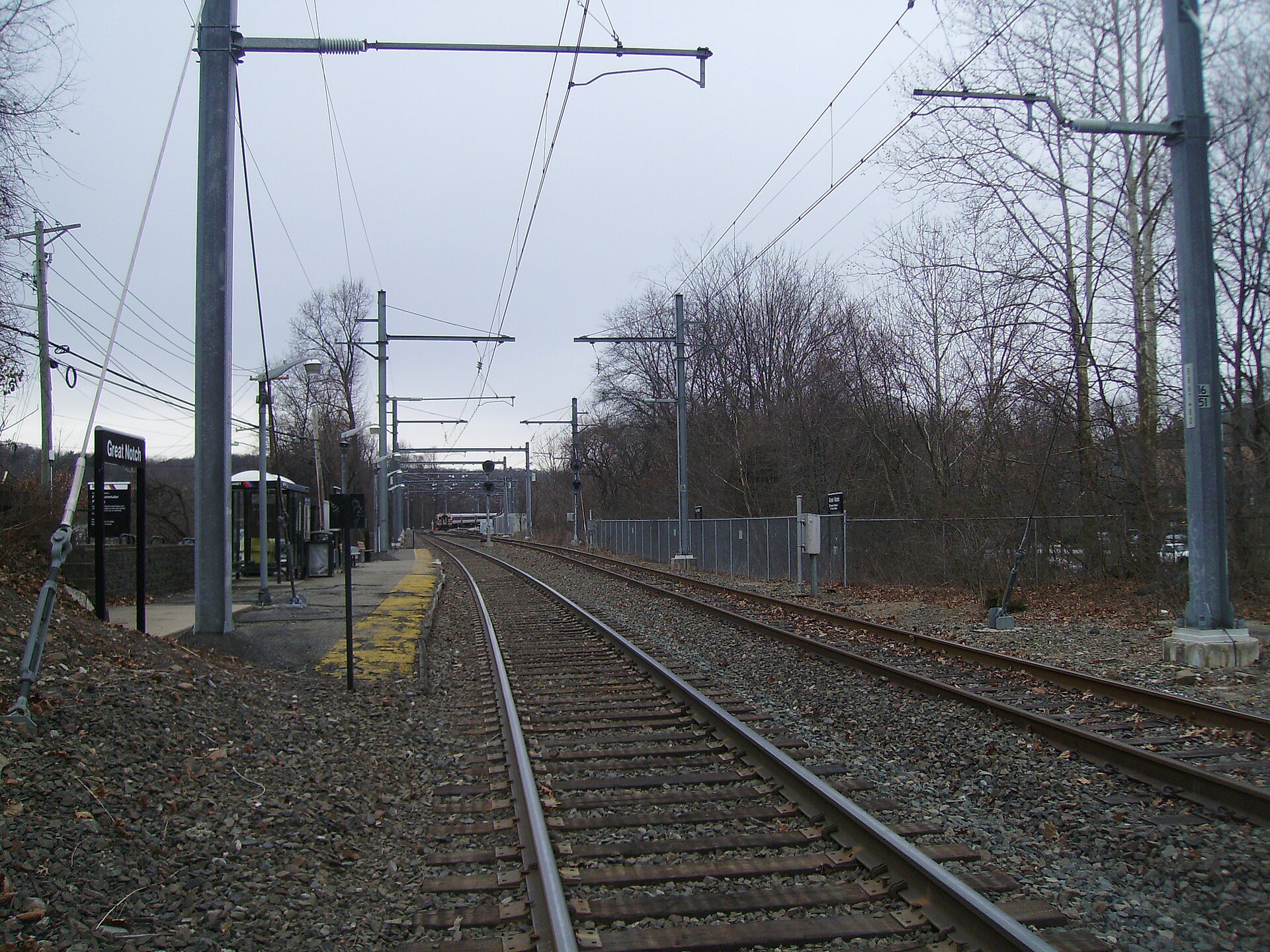 Panoramic view of the Great Notch train station tracks