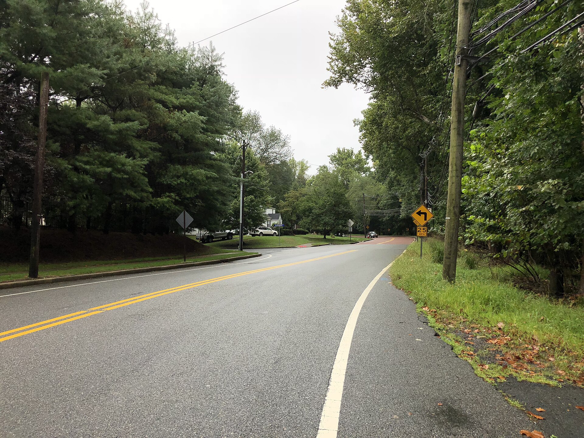 View east along Bergen County Route 116 (Old Tappan Road) just east of Bergen County Route 53 (Rivervale Avenue) in Old Tappan, Bergen Count