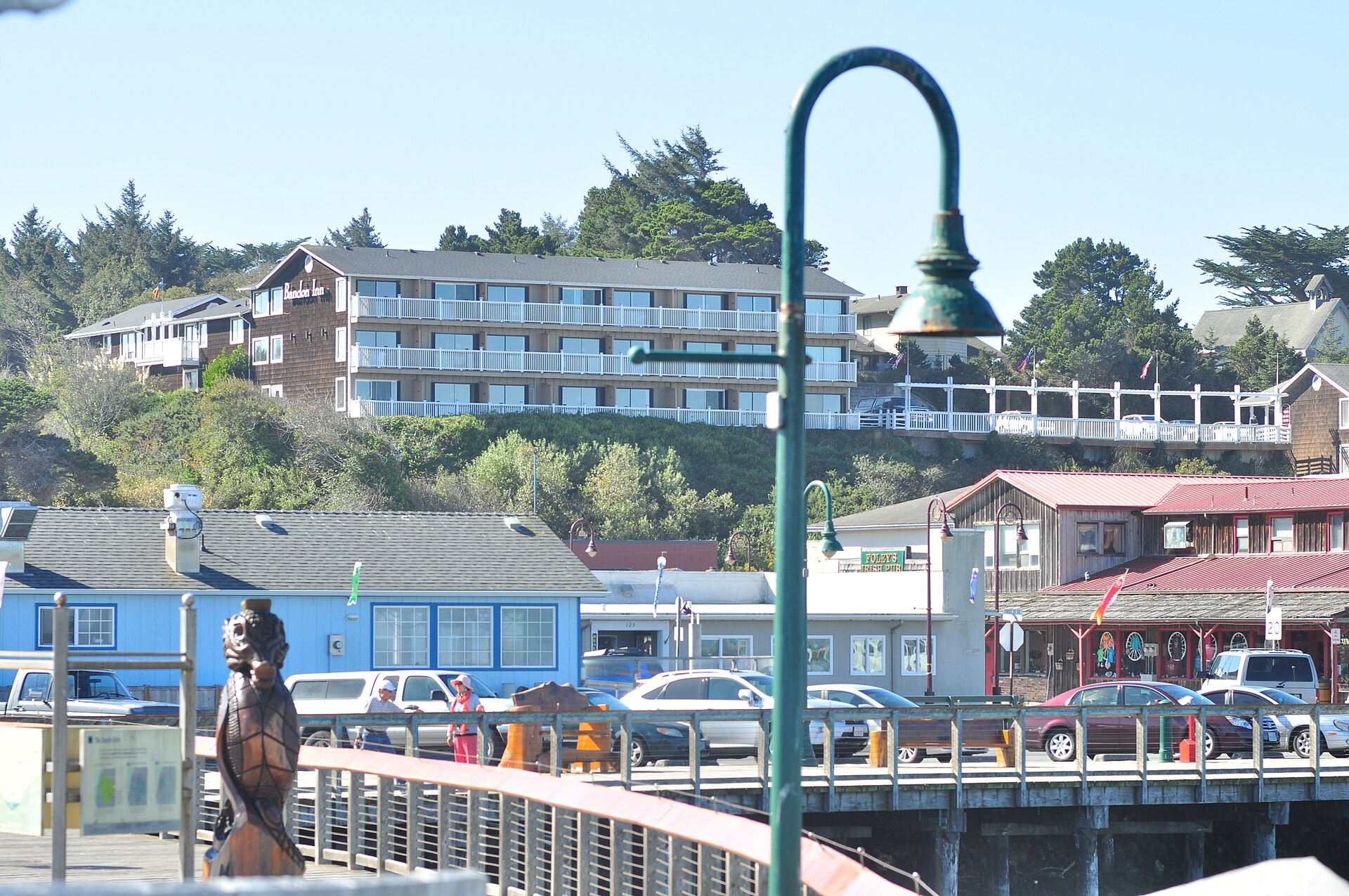 The Bandon Inn and boardwalk in Old Town Bandon, Oregon