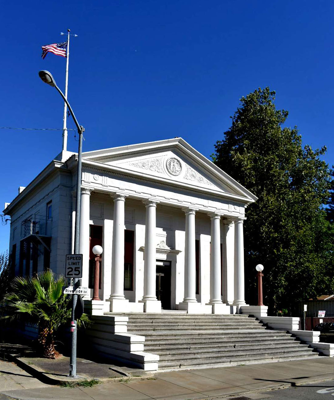 A white neoclassical bank building with tall columns in Courtland, California.
