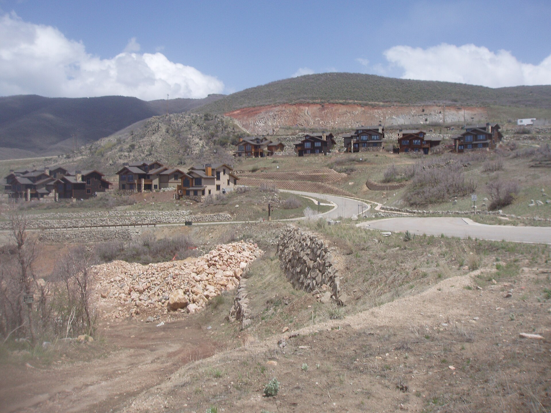 Homes tucked into Hideout Canyon