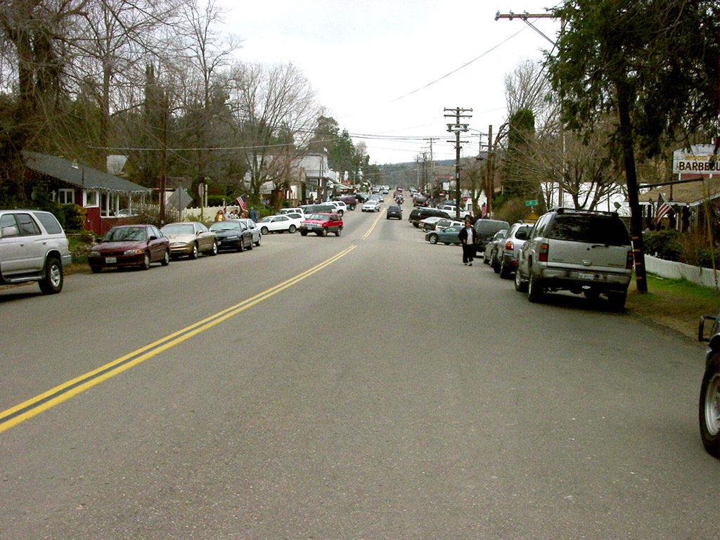 Cars parked along Main Street in Julian California.