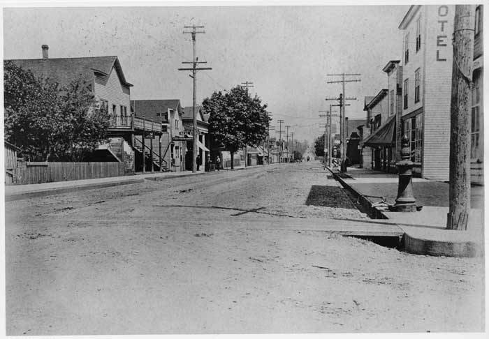 A historic view of downtown Arlington, Washington around 1907.