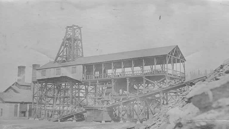 The wooden coal tipple and head frame at Roslyn, circa 1913