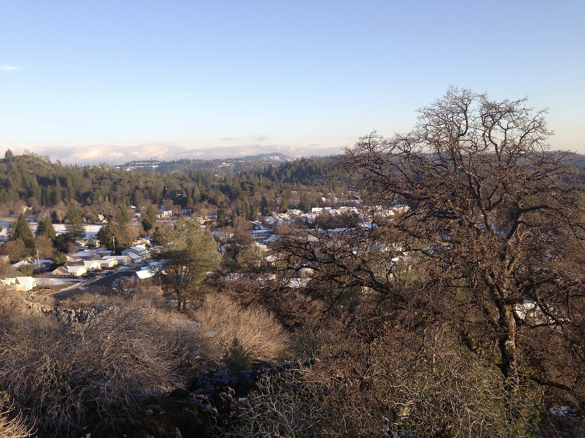 Murphys spread below a winter overlook, rooftops dusted with snow