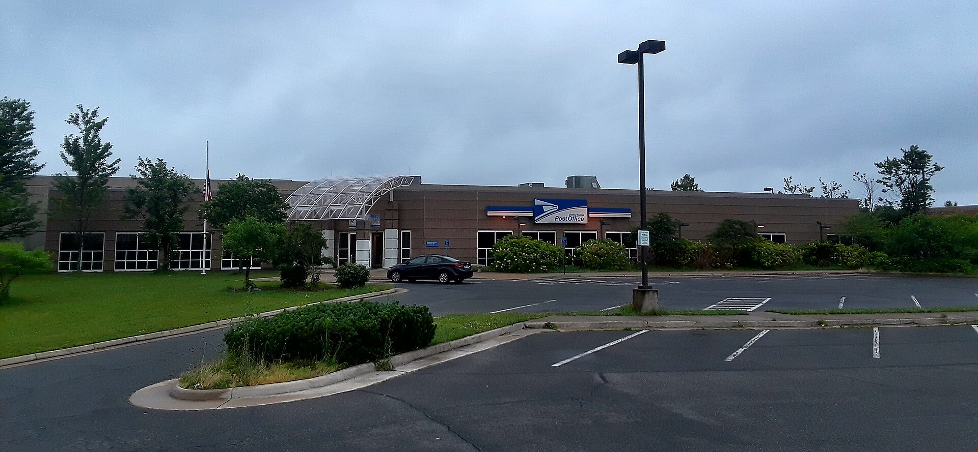 The Kingstowne branch post office