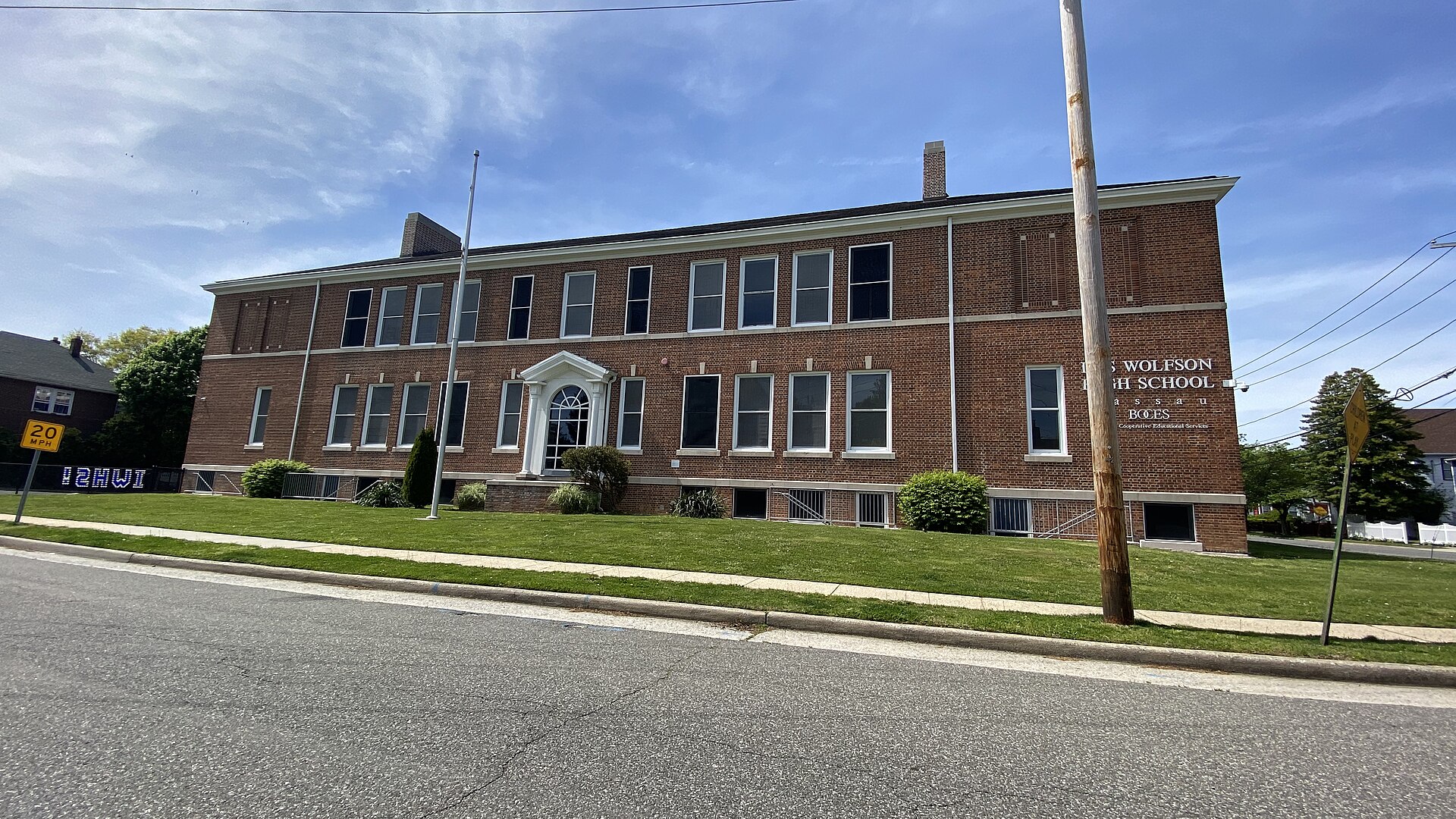 Brick former elementary school building in Greenvale