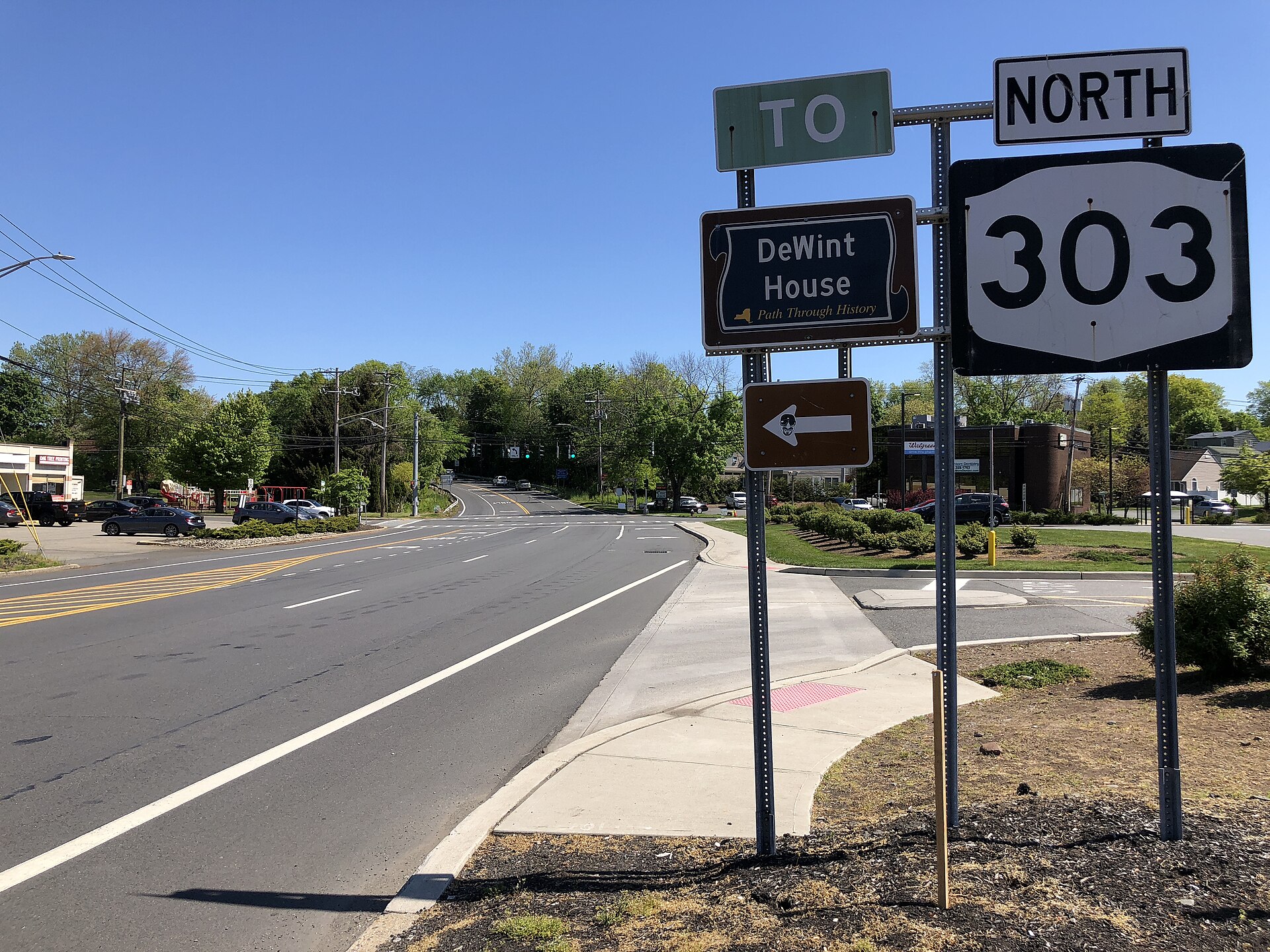 Route 303 heading north through Tappan, New York, with road signs.
