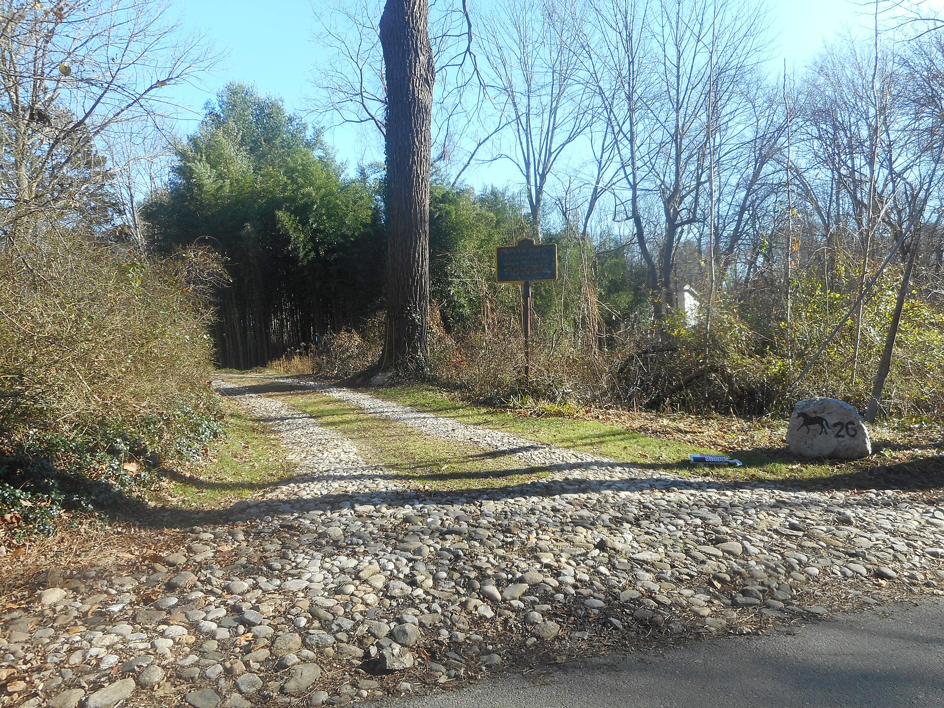 Home at 26 Mount Misery Road in West Hills, New York