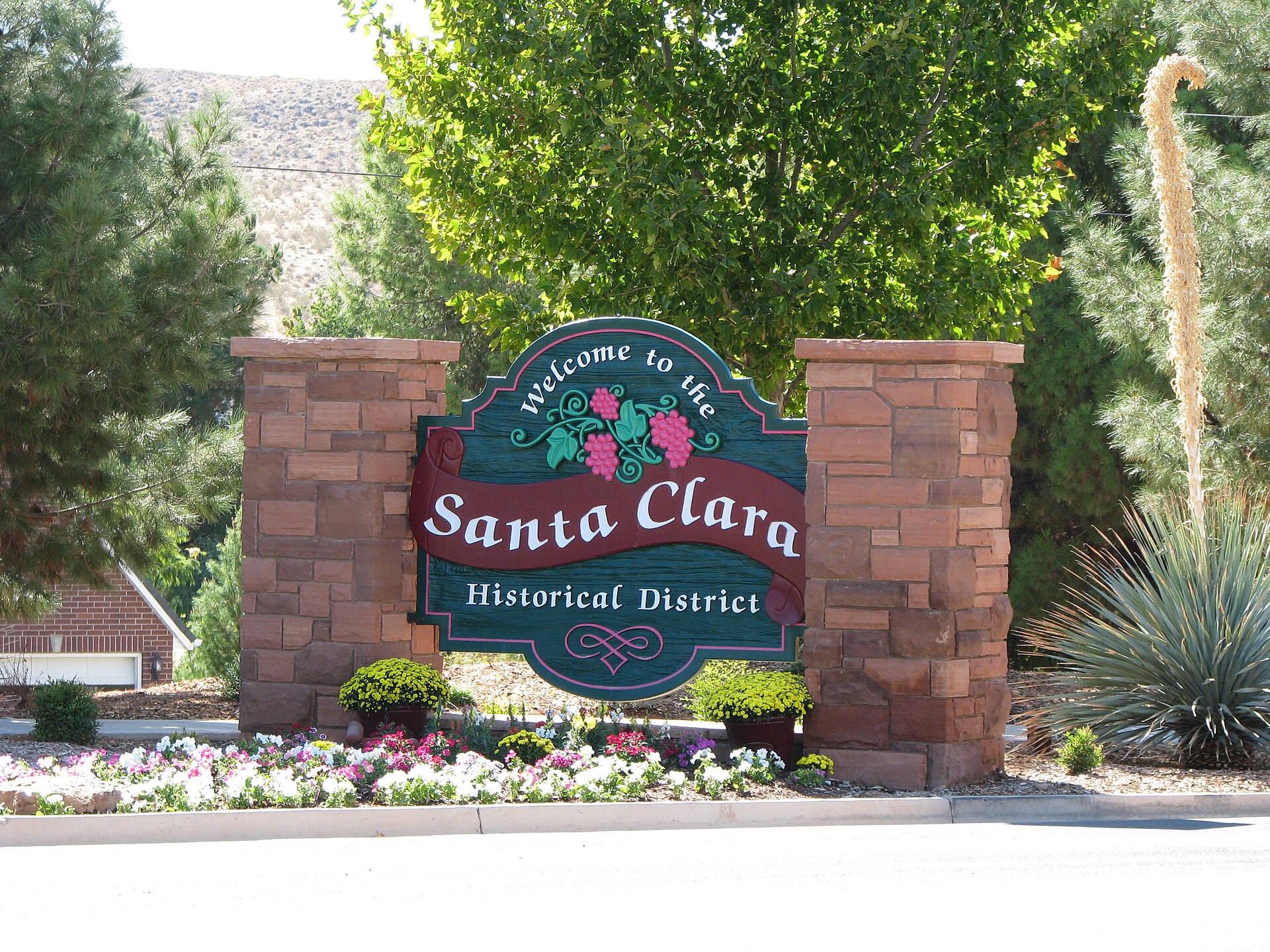 A Welcome to Santa Clara Historical District sign in Santa Clara, Utah
