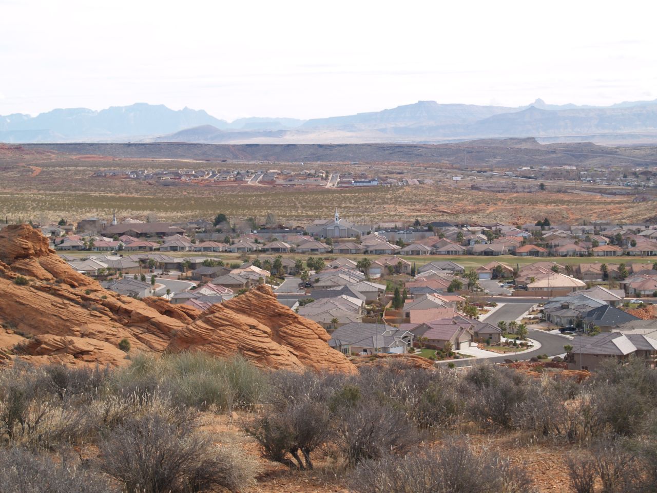 A view over the city of Washington, Utah, toward the red-rock landscape.