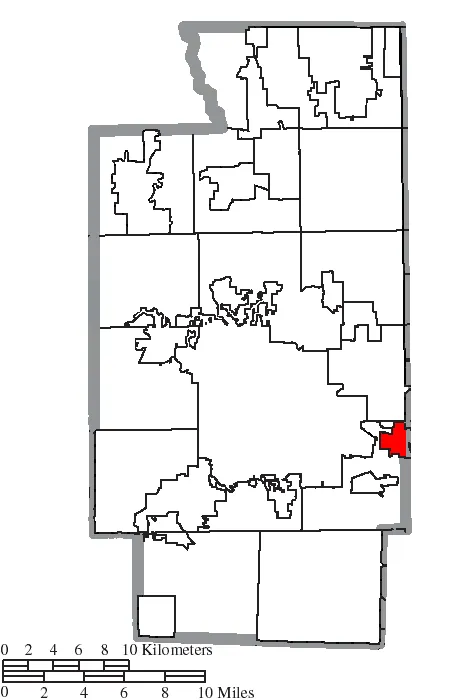 Map of the municipal and township boundaries of Summit County, Ohio, United States, as of the 2000 census, with the location of the villa...
