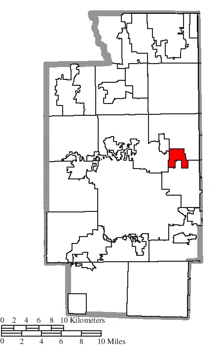 Map of the municipal and township boundaries of Summit County, Ohio, United States, as of the 2000 census, with the location of the city of Munroe Falls highlighted.  Township borders are shown only in unincorporated areas in order to differentiate incorporated and unincorporated areas more clearly.