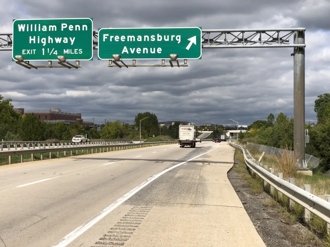 View north along Pennsylvania State Route 33 at the exit for Freemansburg Avenue in Bethlehem Township, Northampton County, Pennsylvania