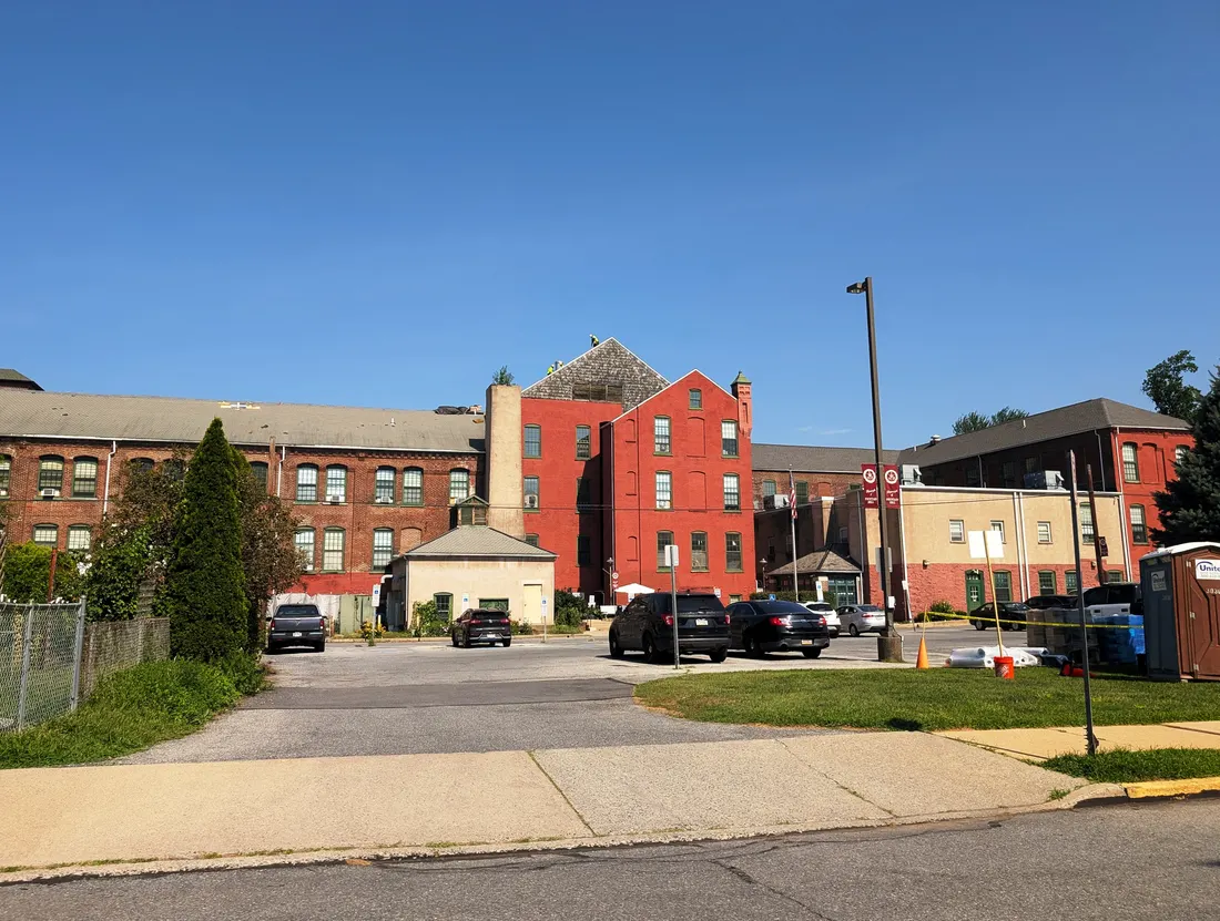 Photo of the Fountain Hill, Pennsylvania municipal building. Photo taken from Cherokee Street looking northwest.