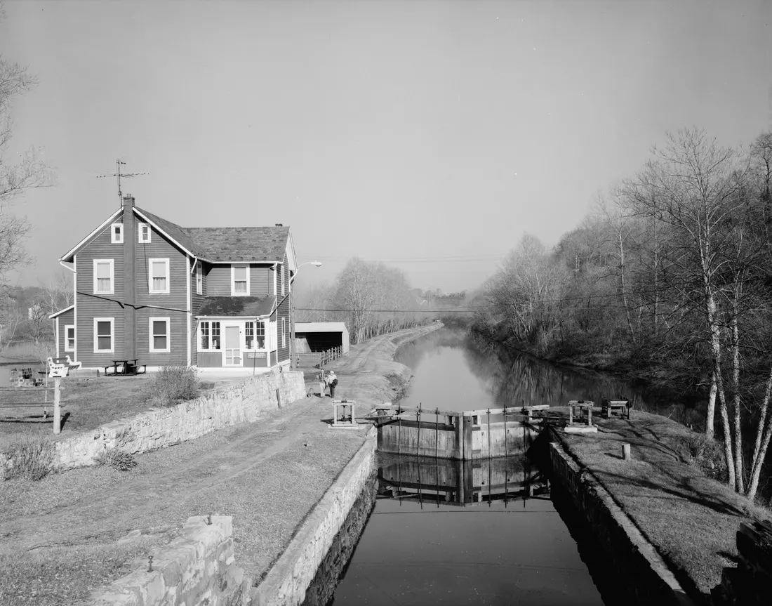 A view of the w:Lehigh Canal from Guard Lock 8 & Lockhouse, Island Park Road, Glendon, w:Northampton County, Pennsylvania. This is an image of a place or