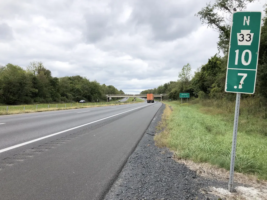 View north along Pennsylvania State Route 33 just south of the exit for Belfast in Plainfield Township, Northampton County, Pennsylvania