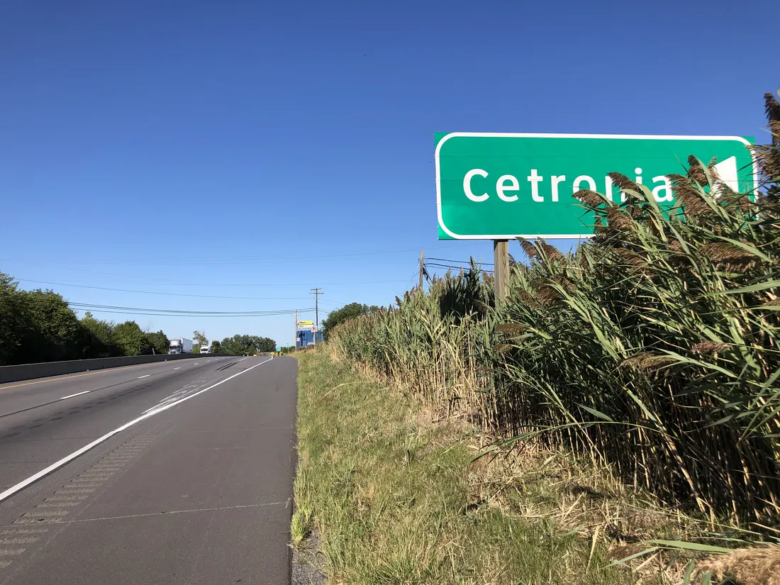 View east along U.S. Route 22 (Lehigh Valley Thruway) at the exit for Cetronia in Upper Macungie Township, Lehigh County, Pennsylvania