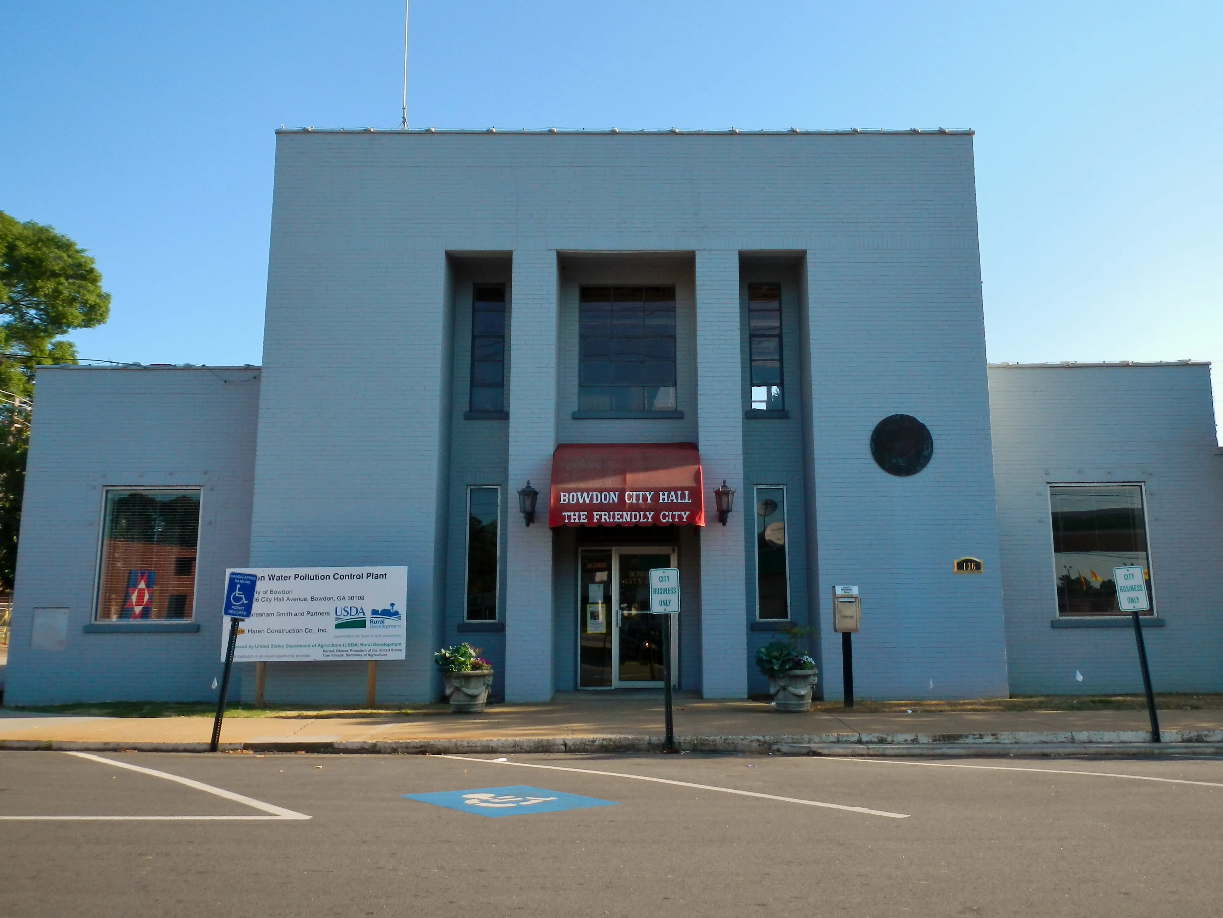 This is a photograph of the city hall in Bowdon, GA