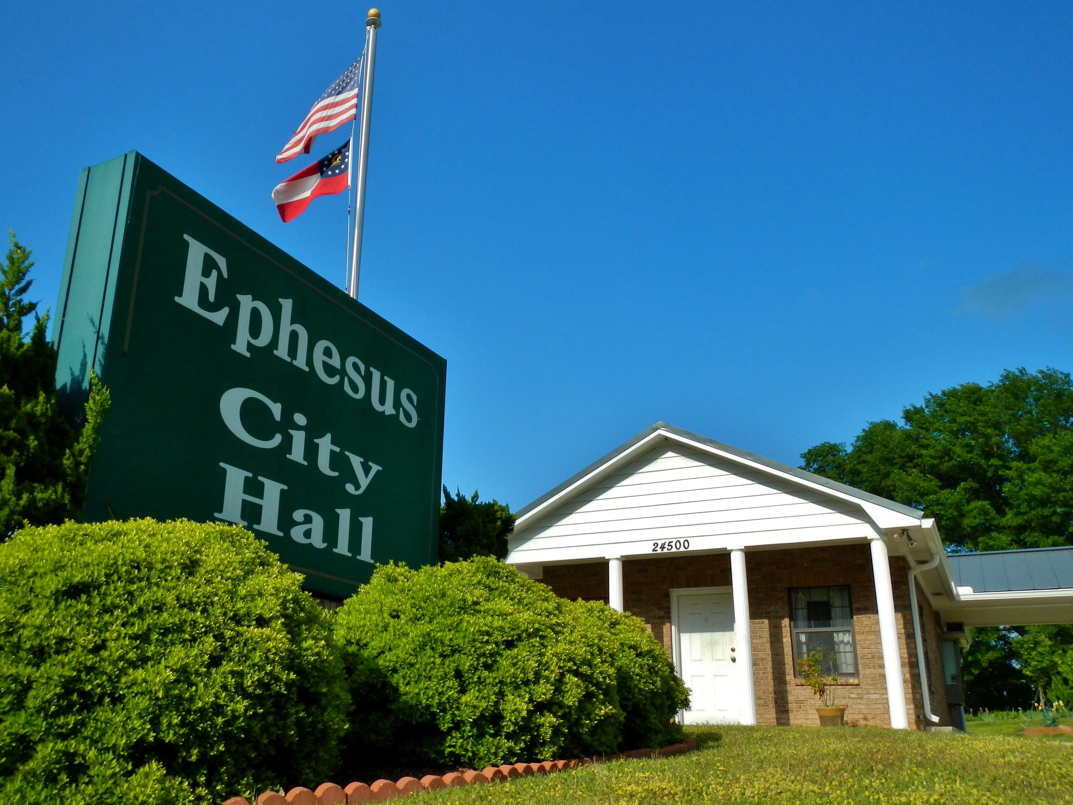 This is a photograph of the city hall in Ephesus, Georgia. — License: