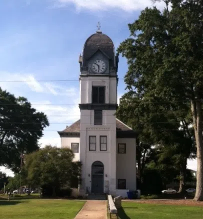 Fayette County Courthouse — License: