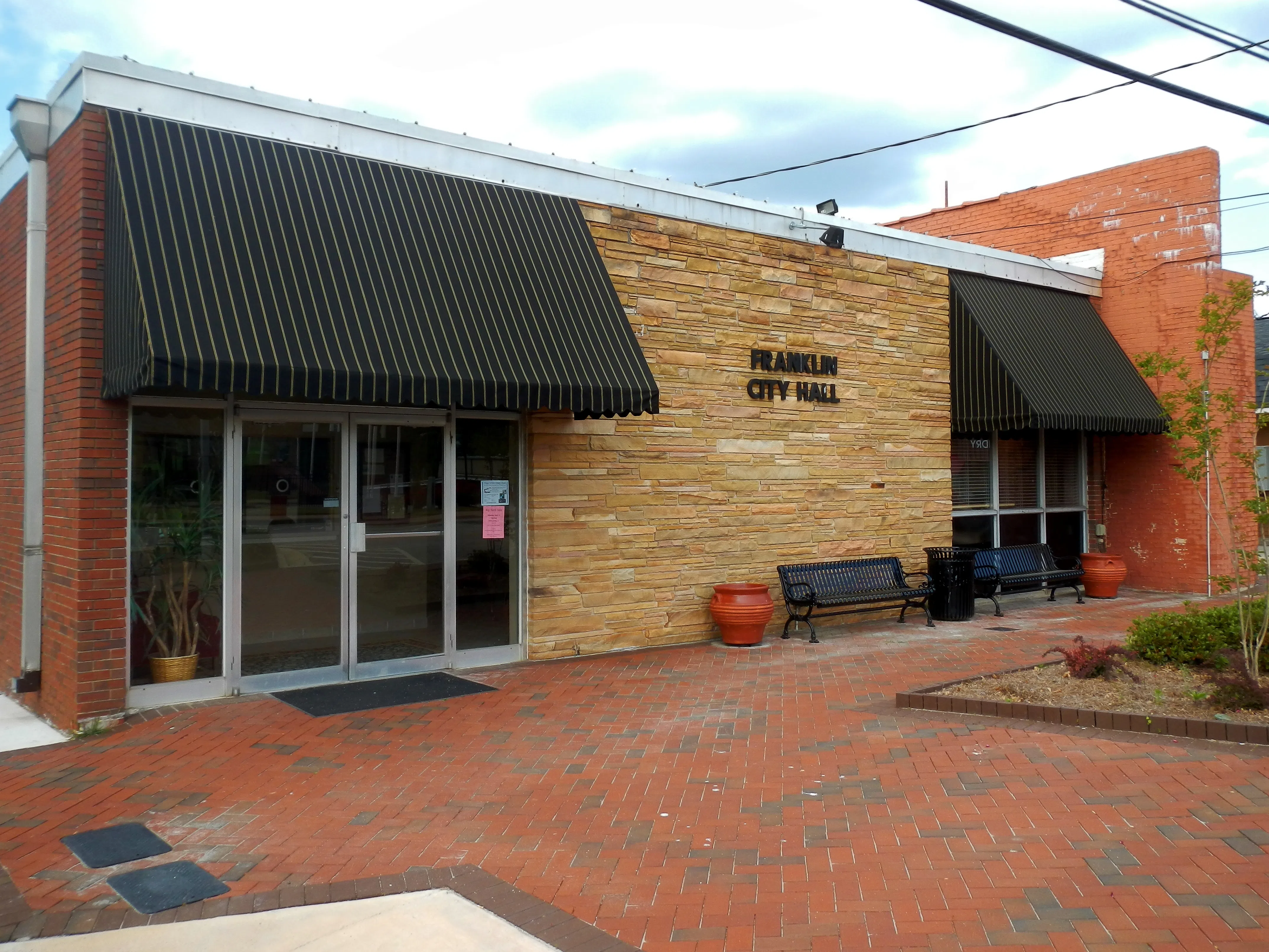 This is a photo of the Franklin, GA city hall. — License: