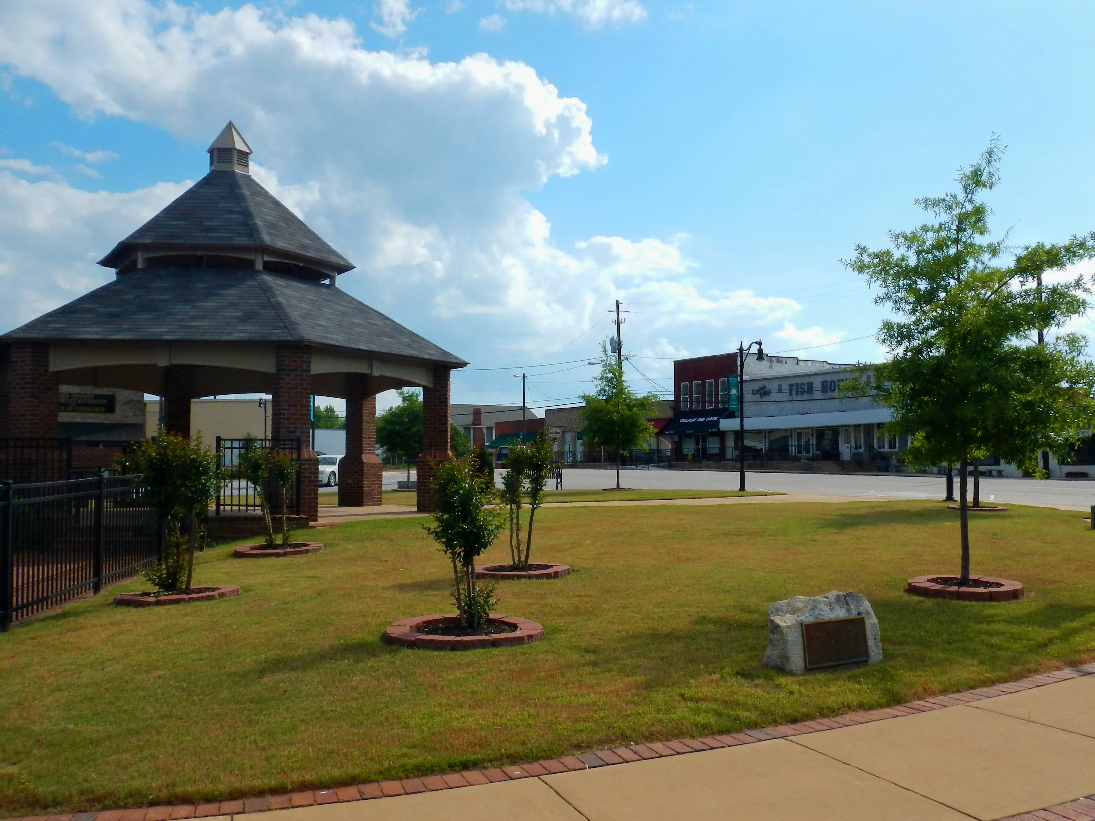 This is a photo of the courthouse square in Franklin, Georgia. — License: