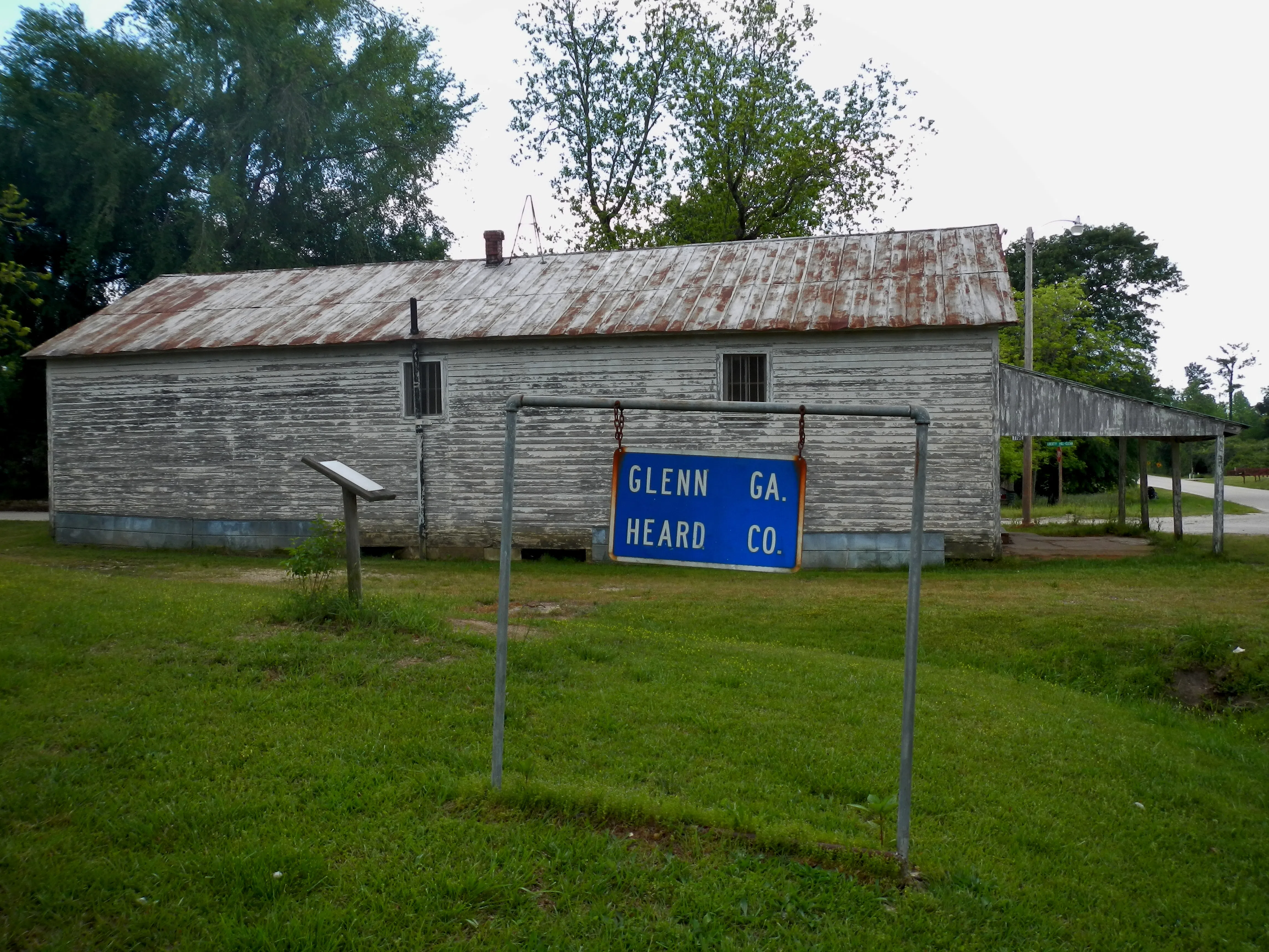 This is a photo of the old general store that stands at the crossroads of Glenn Rd. and Liberty Hill Rd. in Glenn, Georgia. — License: