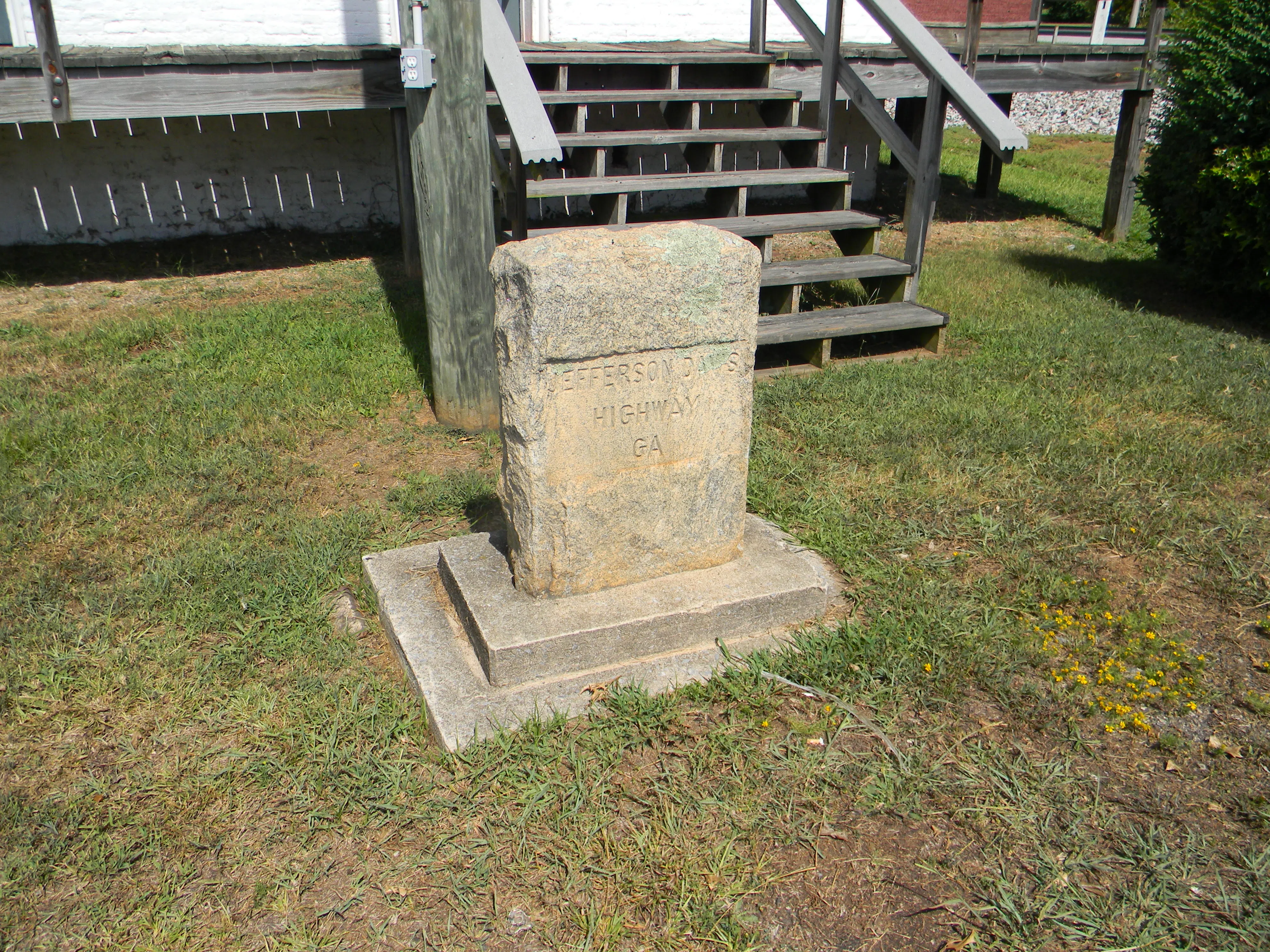 Jefferson Davis Highway marker in Grantville. Photographer: Upstateherd. License: