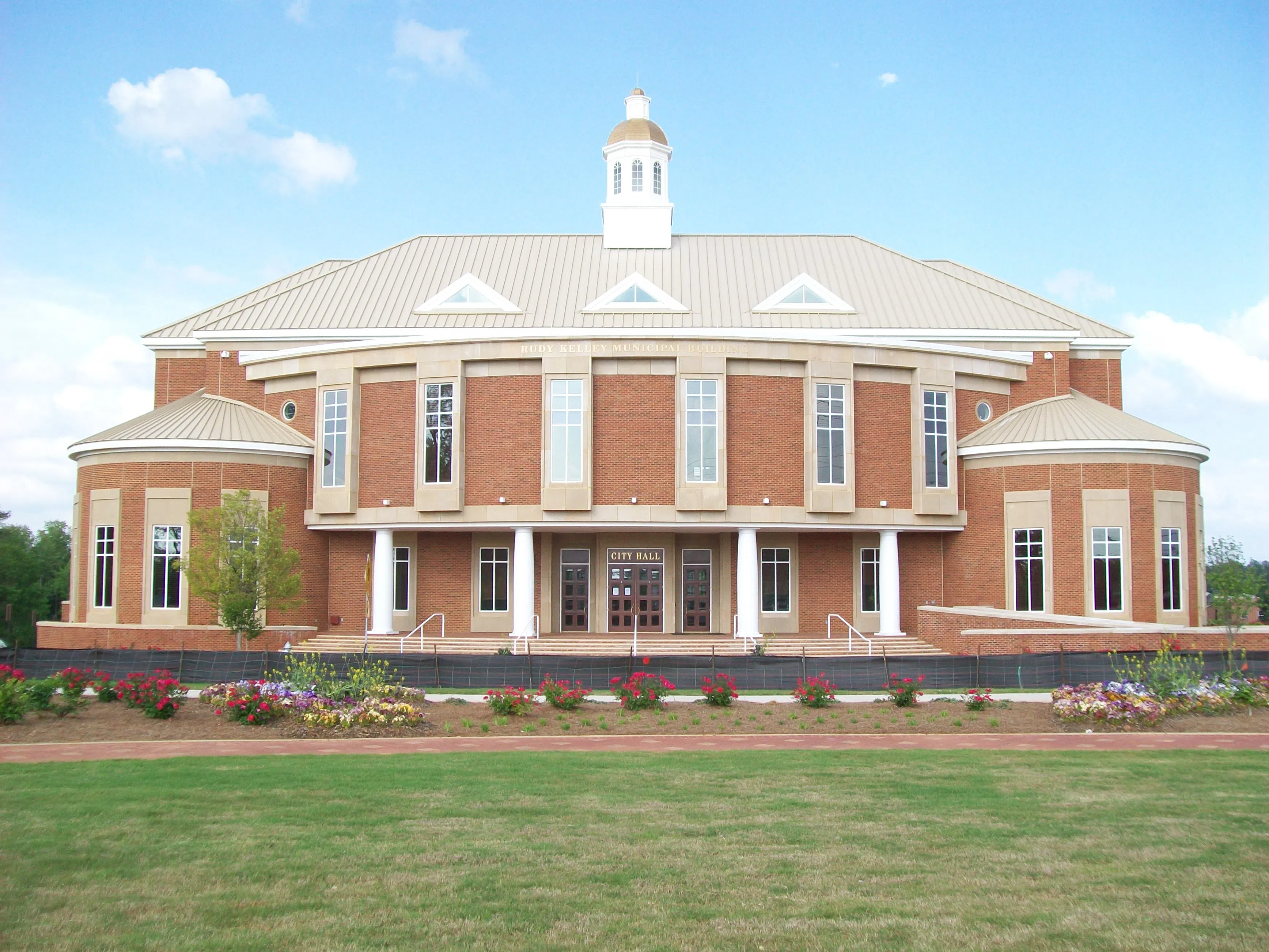 Stockbridge City Hall. License: