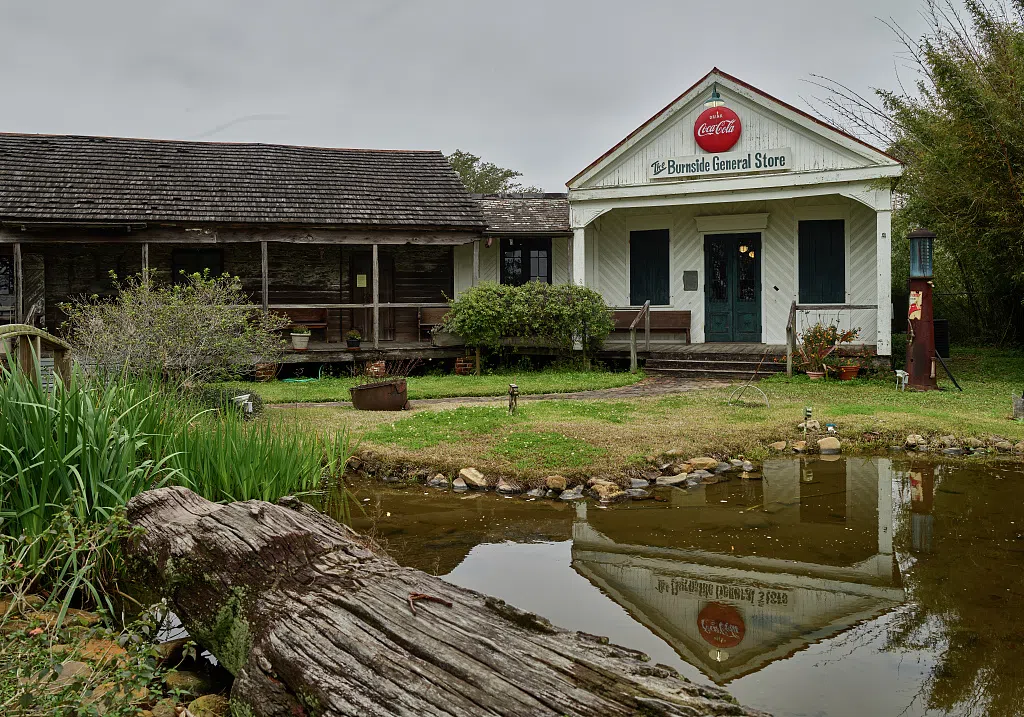 Scene at The Cabin Restaurant and General Store in Gonzales, Louisiana