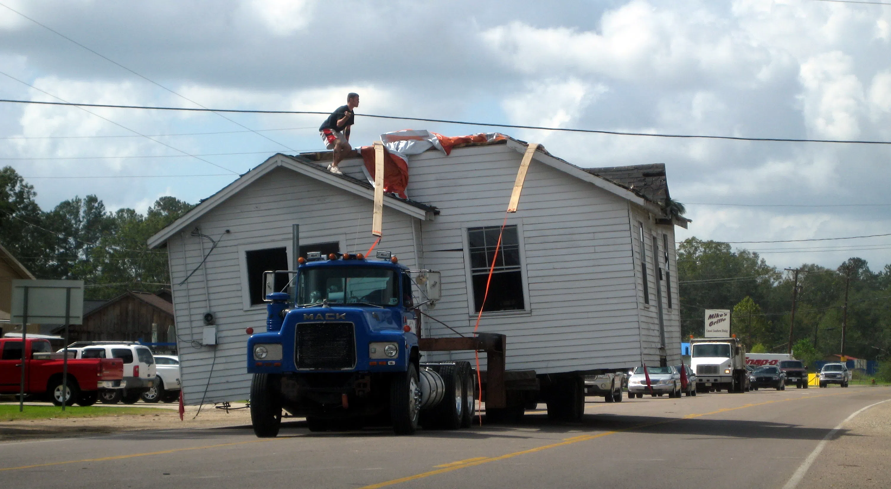 On my way to work on Tuesday, I saw this house going down the road; it made me laugh