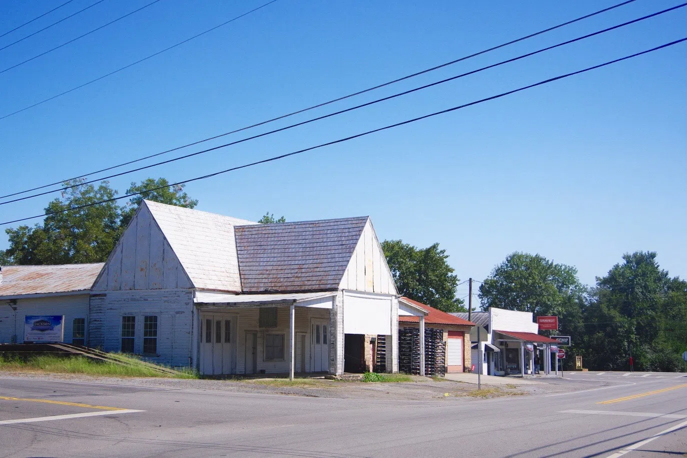 Businesses along US 231 in Cleveland, Alabama