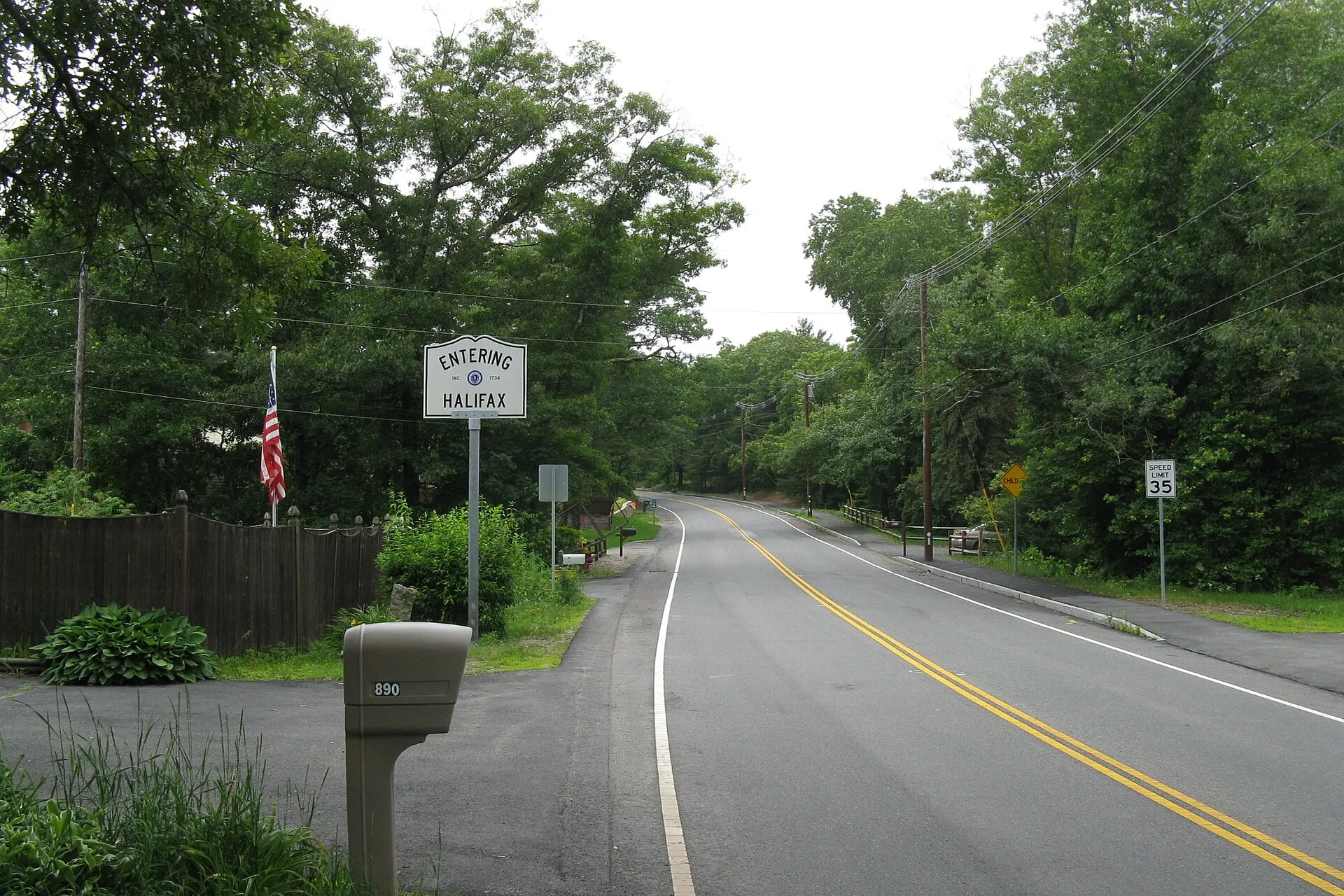 Massachusetts Route 36 southbound entering Halifax, Massachusetts.