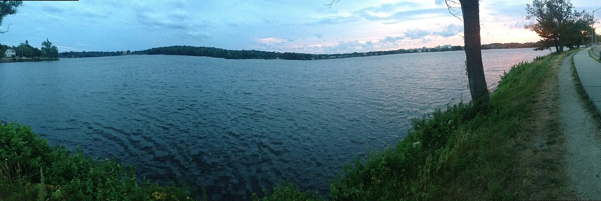 Panoramic view of Lake Quannapowitt in Wakefield, Massachusetts, from its eastern shore, looking westward.